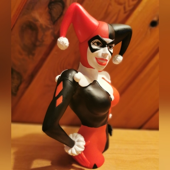 Harley Quinn Bank - Picture 2 of 5
